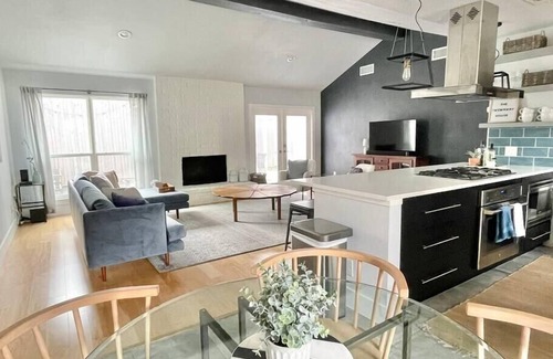 North Austin Civic Association Casa | Unwind in Style: Beautiful Home for Holiday Fun