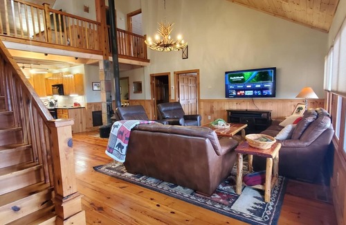 West Jefferson Cabina | Your Perfect Cabin Stay at El Cabitan Is Just a Click Away!
