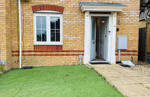Corby Casa | Unwind in Style: Your Home Away From Home in Corby