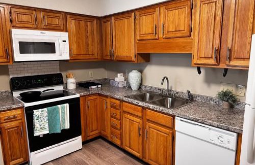 Paw Creek Casa | Unwind in Tranquil Style - Spacious 3-Bed Haven