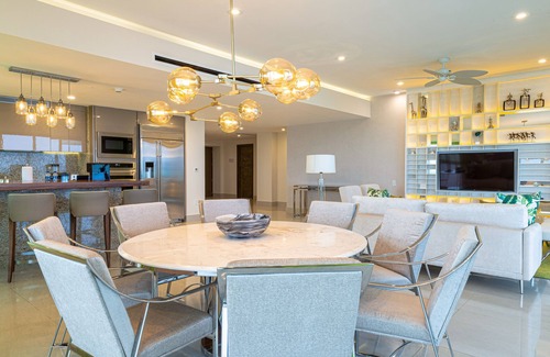 Cancún Complejo | Unwrap Tropical Bliss: Experience Holiday Luxury in 3-Bedroom Ocean Front Oasis!