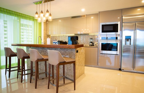 Cancún Complejo | Unwrap Tropical Bliss: Experience Holiday Luxury in 3-Bedroom Ocean Front Oasis!