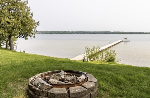 Cedar Cabina | Up North Style Log Cottage con Private Lake Leelanau Waterfront-Libro para el verano 2019