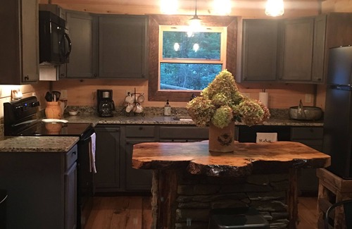 Deep Gap Casa | “Up The Creek” Cabin