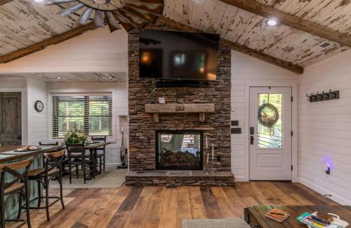 Linville Casa | Up the Creek