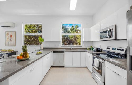 Allapattah Casa | Up to 12 Guests! Modern villa near Wynwood