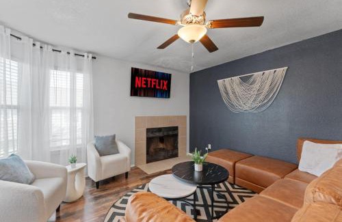 McNeil Casa | Up to 16 People - Mins 2 Downtown - Luxury Home