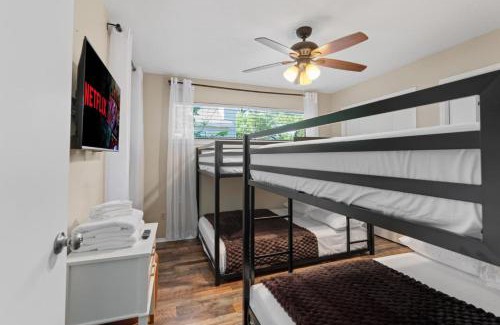 McNeil Casa | Up to 16 People - Mins 2 Downtown - Luxury Home