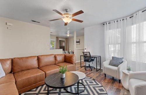 McNeil Casa | Up to 16 People - Mins 2 Downtown - Luxury Home
