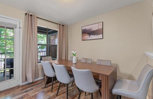 McNeil Casa | Up to 32 People - Luxurious Home