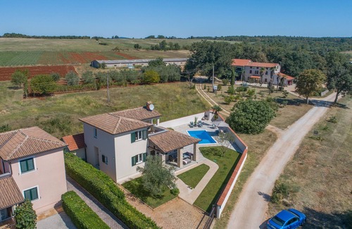 Kastelir-Labinci Casa | Villa Serenitas - Nueva 2020, Casa para familias, grupos y mascotas + Piscina privada