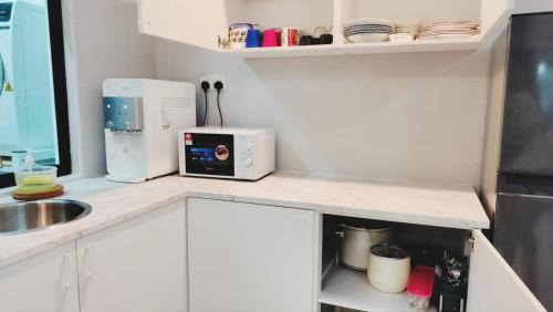 Taman Bukit Mewah Apartamento | Up to 6 Pax, Next to Paradigm mall JB with Big Patio & Pool Access