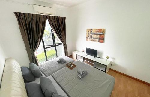 Taman Bukit Mewah Apartamento | Up to 9 Person, Next to Paradigm Mall's new Theme park, Escape JB