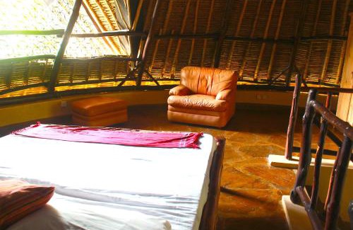 Galu Beach Cama Y Desayuno | Upani in Diani