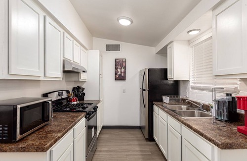 Midtown Casa | Update 2 BR Townhome in Tucson | Laundry