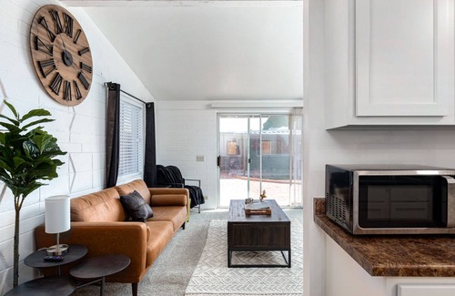 Midtown Casa | Update 2 BR Townhome in Tucson | Laundry