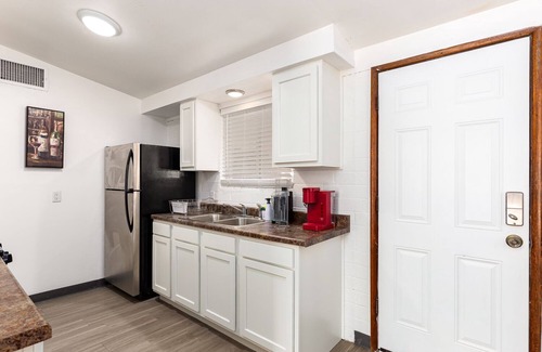 Midtown Casa | Update 2 BR Townhome in Tucson | Laundry