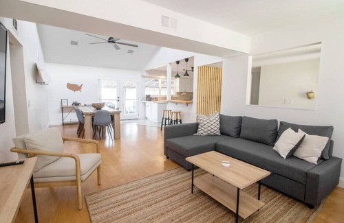 North Beach Casa | *Update * New Game Room, near Navy Base and Beach!
