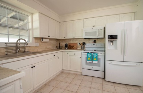North Beach Casa | *Update * New Game Room, near Navy Base and Beach!