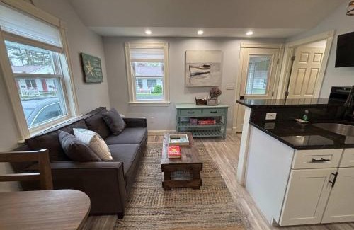 Wells Casa | Updated 1bd Cottage - Pool Jacuzzi and More