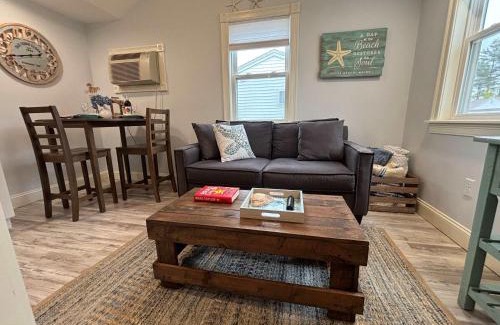 Wells Casa | Updated 1bd Cottage - Pool Jacuzzi and More