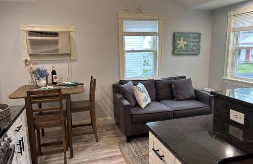 Wells Casa | Updated 1bd Cottage - Pool Jacuzzi and More