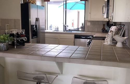 Rancho Mirage Condominio | Actualizado 2 dormitorios y 2 baños en el campo de golf sur con carrito de golf