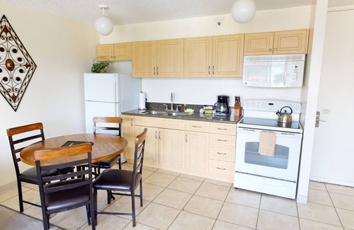 Waikiki Condominio | Updated 22nd Floor Waikiki Condo - Free parking & WiFi - Ideal for large family! by Koko Resort Vacation Rentals