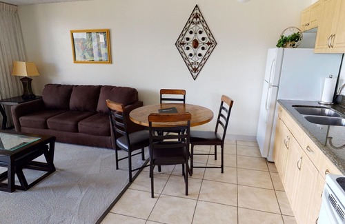Waikiki Condominio | Updated 22nd Floor Waikiki Condo - Free parking & WiFi - Ideal for large family! by Koko Resort Vacation Rentals