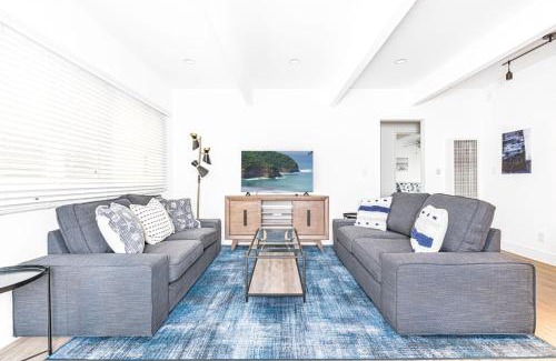 Balboa Peninsula Casa | Updated 2Br Cottage One House From Beach - Super Central By Beachview Rentals