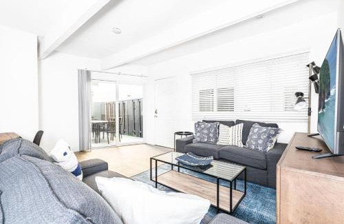 Balboa Peninsula Casa | Updated 2Br Cottage One House From Beach - Super Central By Beachview Rentals