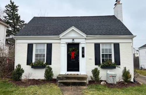 Fort Wayne Casa | Updated 2BR, Near City Center & Attractions. Entire Home - Full Kitchen