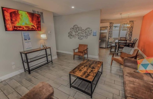 West University Casa | Stylish Reno Retreat with King Beds Near Casino & Rodeo