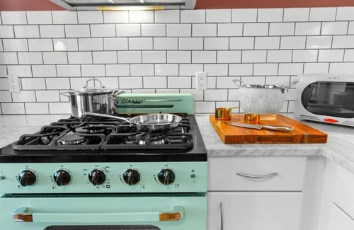 Wrigleyville Apartamento | Updated 3 Bedroom Chicago Historic Andersonville
