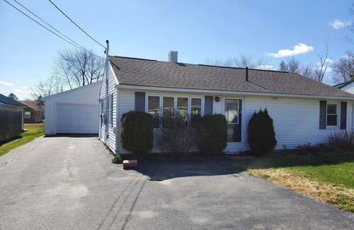 Bangor Casa | Updated 3 bedroom home with a pool and a hot tub in a nice neighborhood.