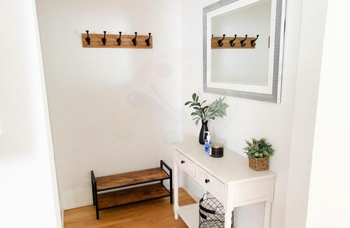 Chicago Apartamento | Updated 3 bedroom in Portage Park! Free Parking!