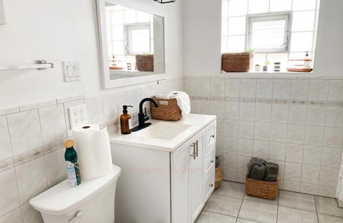 Chicago Apartamento | Updated 3 bedroom in Portage Park! Free Parking!