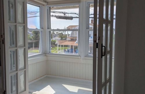 Oak Bluffs Cabaña | Updated 3-bedroom in gorgeous Oak Bluffs w/ waterviews and expansive front porch