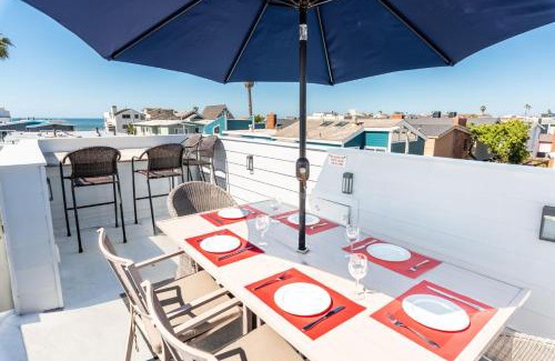 Santa Ana Heights Casa | Updated 3Br W Oceanview Rooftop Deck Steps To Beach By Beachview Rentals