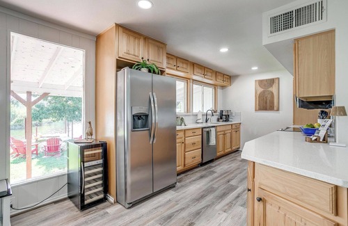 Granbury Casa | Updated 4BR Lakefront w/ Hot Tub, Dock & Fire Pit
