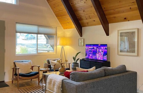 Wrightwood Cabina | Updated A-Frame, Steps to Village