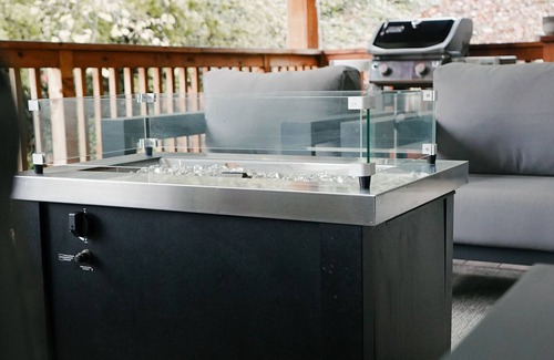 Washougal Casa | Updated and Modern Family Stay, Gateway to The Columbia River Gorge!