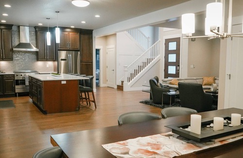 Washougal Casa | Updated and Modern Family Stay, Gateway to The Columbia River Gorge!