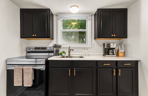 Plymouth Casa | Updated and Stylish 2BR Home with King Bed <1 mile to Downtown Plymouth!