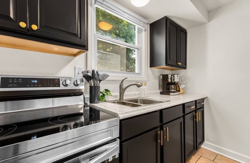 Plymouth Casa | Updated and Stylish 2BR Home with King Bed <1 mile to Downtown Plymouth!