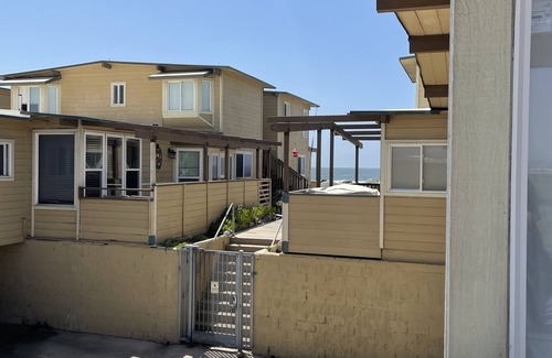 Imperial Beach Condominio | Updated Beach Bungalow 2bd/ 1 bath steps from beach with private balcony