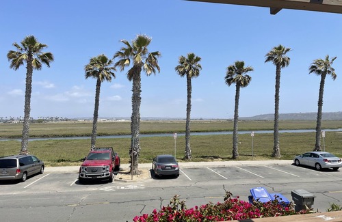 Imperial Beach Condominio | Updated Beach Bungalow 2bd/ 1 bath steps from beach with private balcony