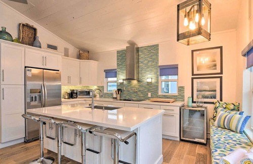 Bermuda Beach Casa | Updated Beach House w/ Private Beach + Hot Tub!