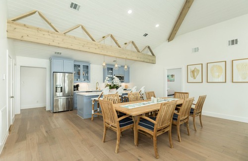 Bermuda Beach Casa | Updated Beachfront Home - Open Plan, 4 King+Bunks, Across from Walkover