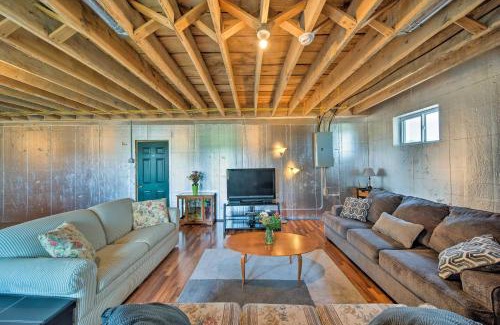 Berger Casa | Updated Berger Cottage with Pool, on a Private Farm!